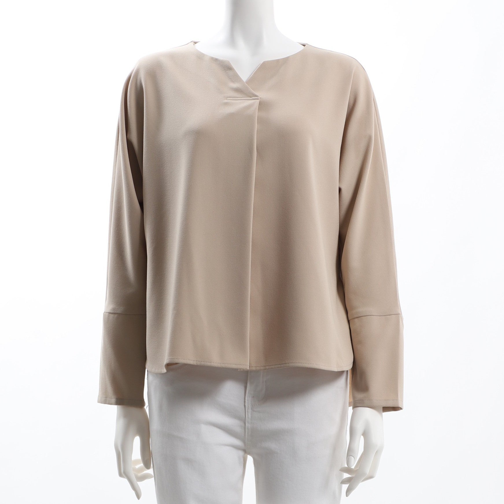 切り替えデザインオープンフロントネックブラウス