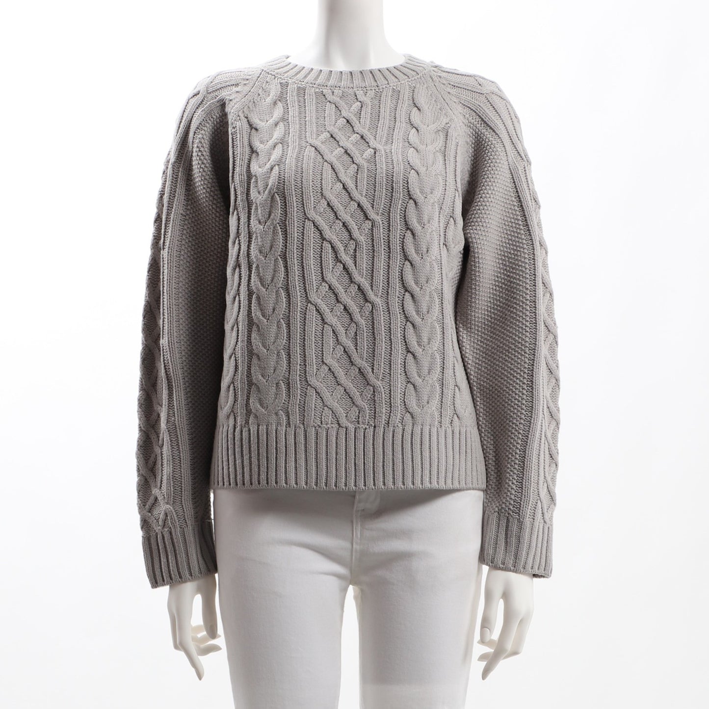 クルーネックケーブル編みニット