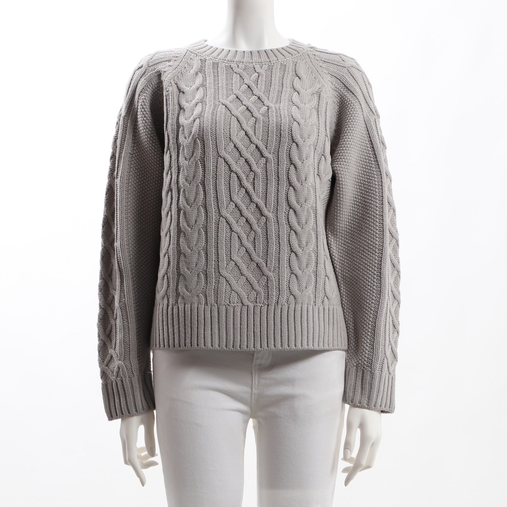 クルーネックケーブル編みニット