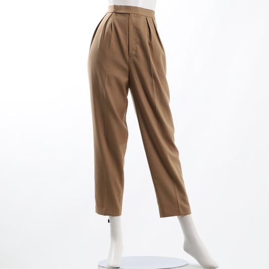 タック入りテーパードパンツ