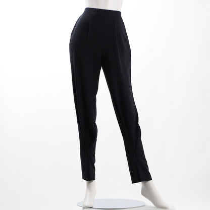 裾絞りテーパードパンツ