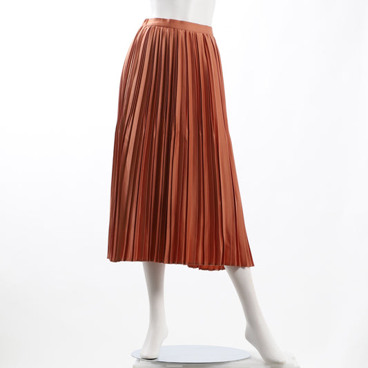 光沢のあるランダムプリーツスカート