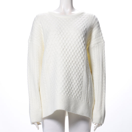 ケーブル編みボタンニット