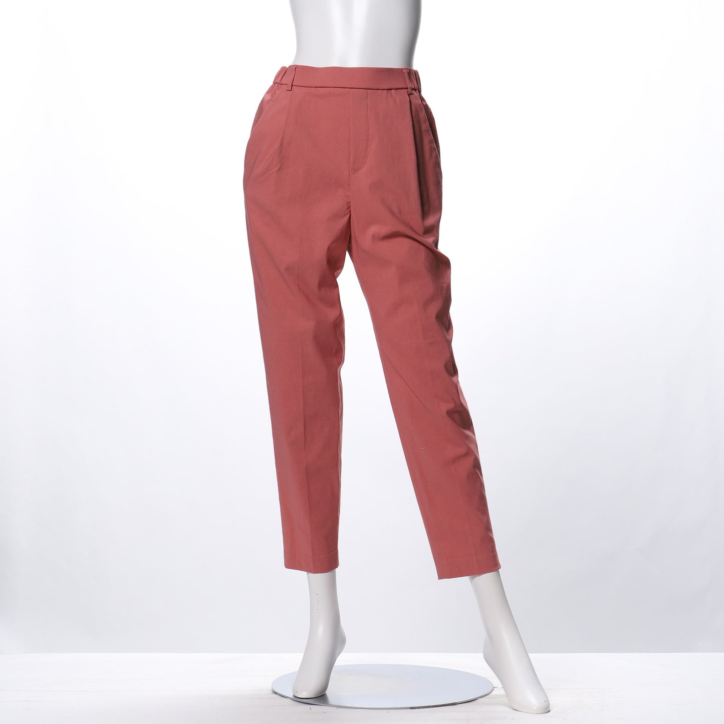 シンプルタックテーパードパンツ