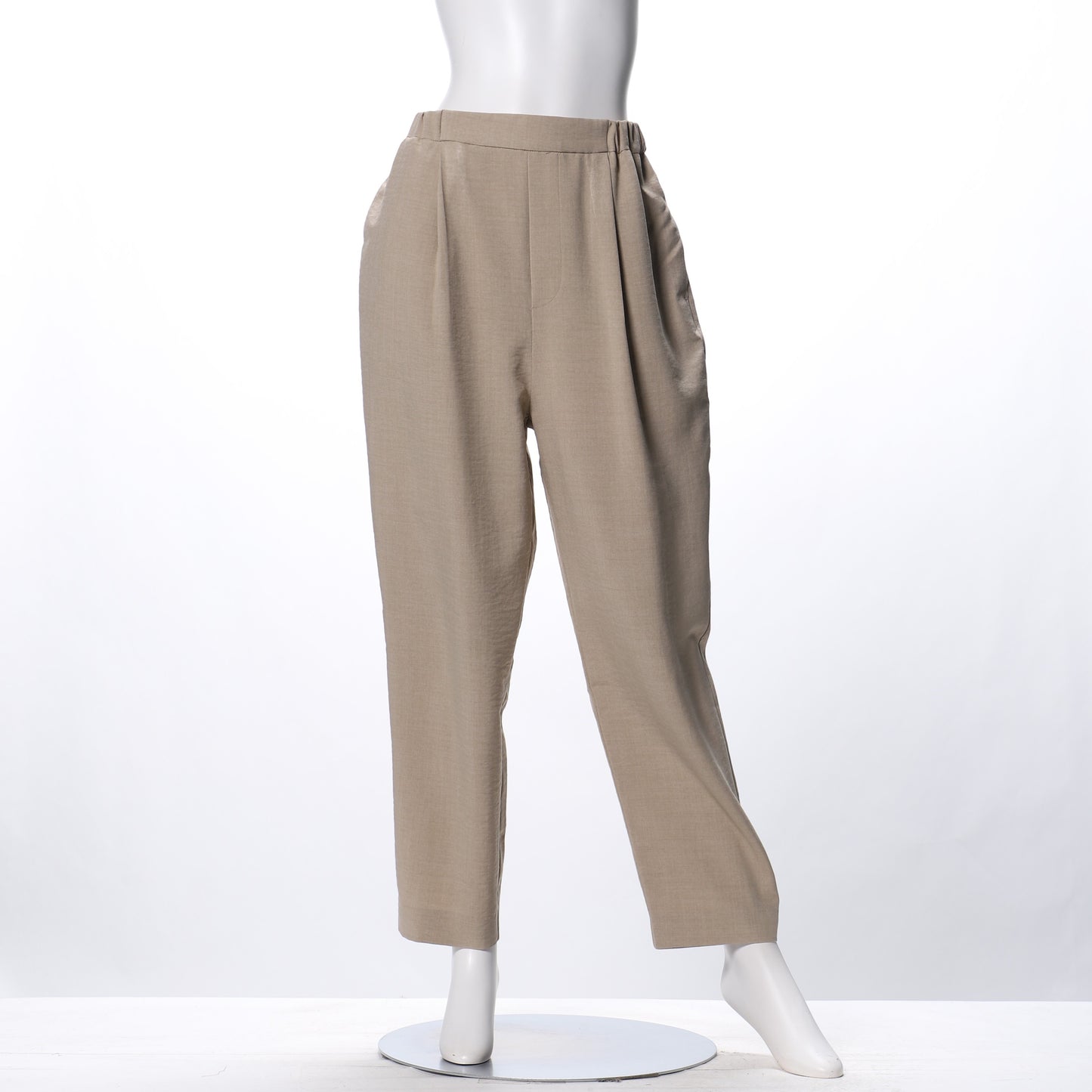 タックテーパードパンツ