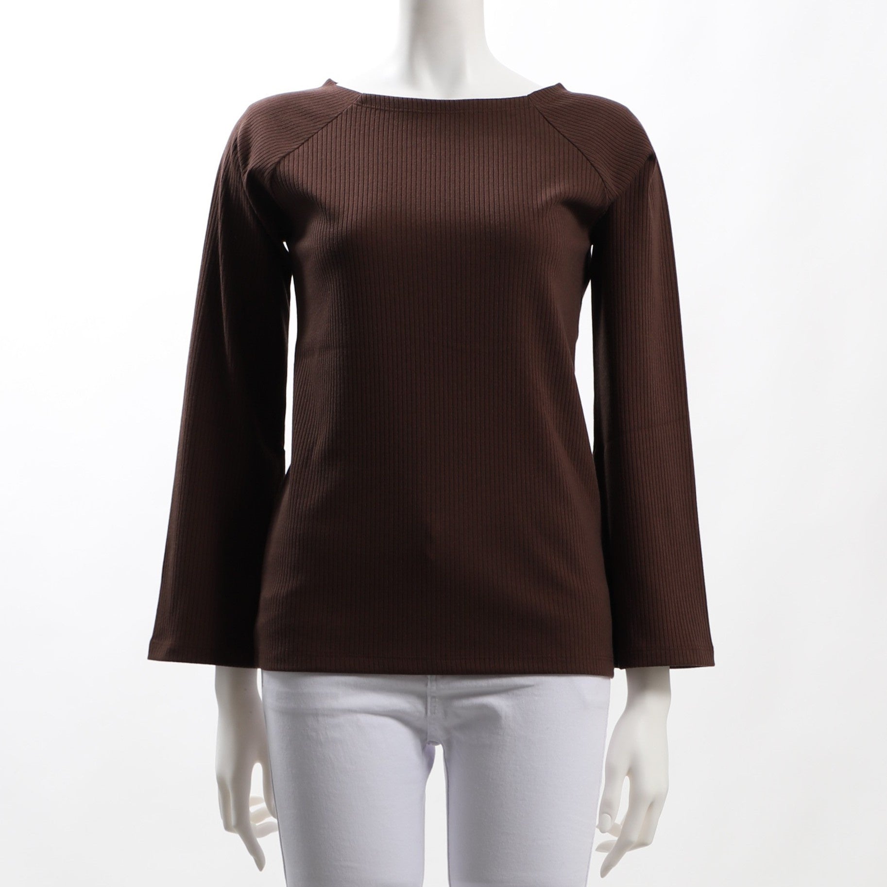 緩やかに広がったお袖カットソー