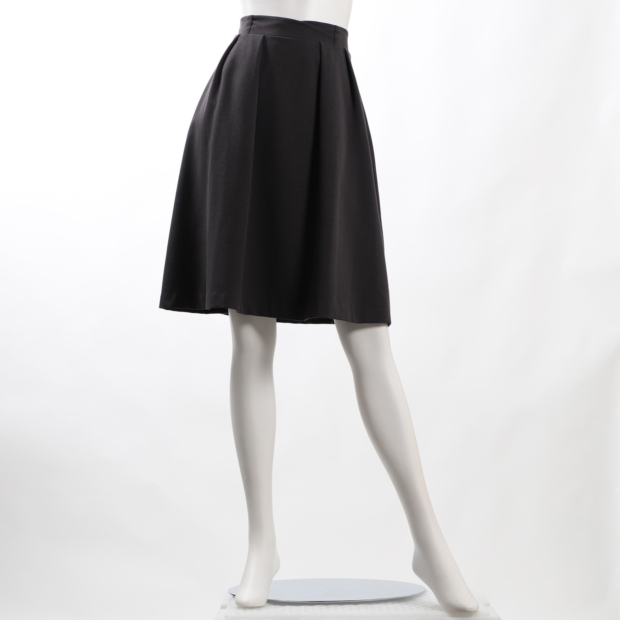 ウエストデザインタック入りフレアスカート