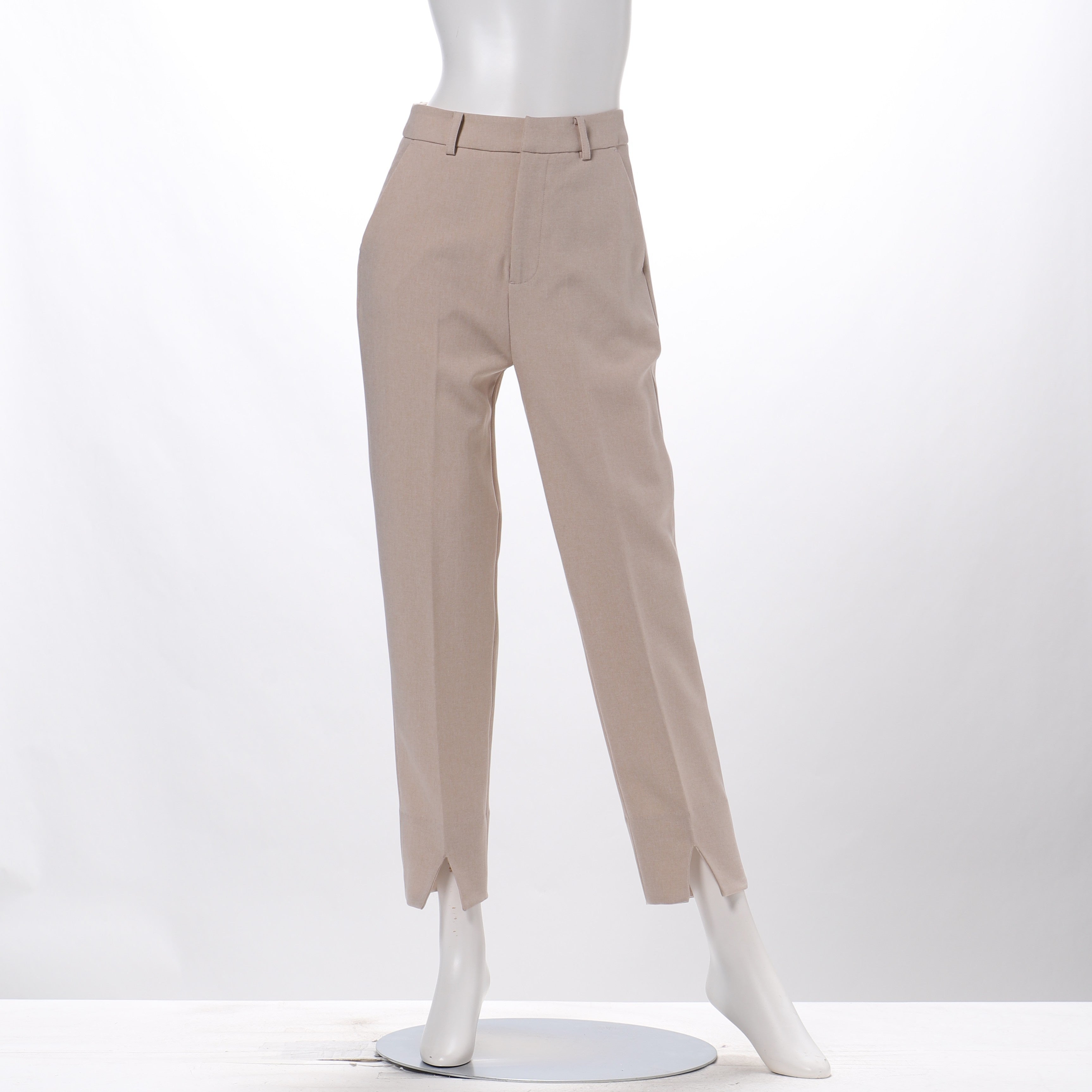 裾スリットテーパードパンツ