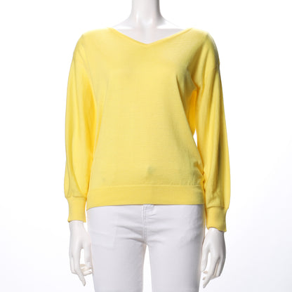 バックボタンデザインVネックニット