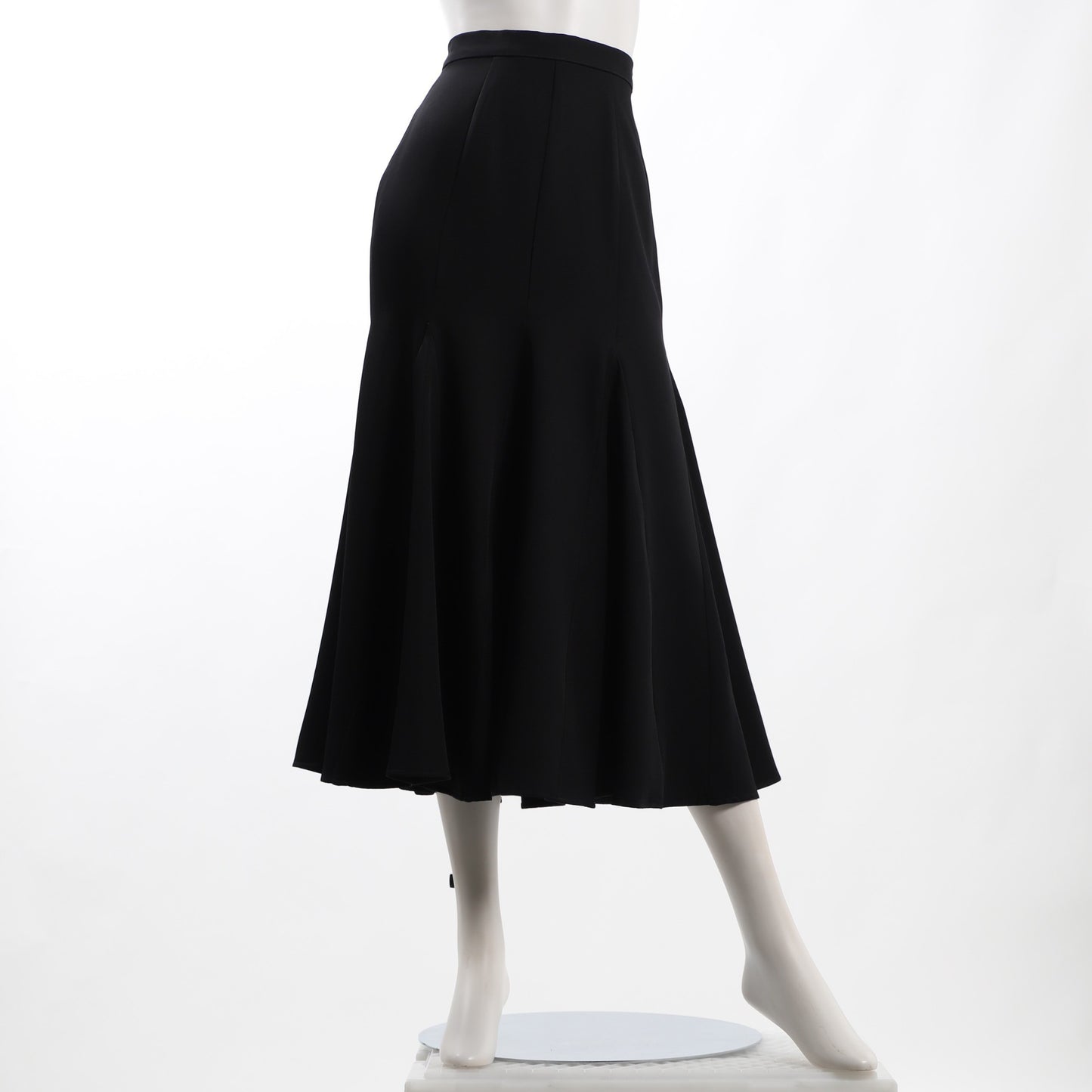 女性らしいシルエットのマーメイドスカート