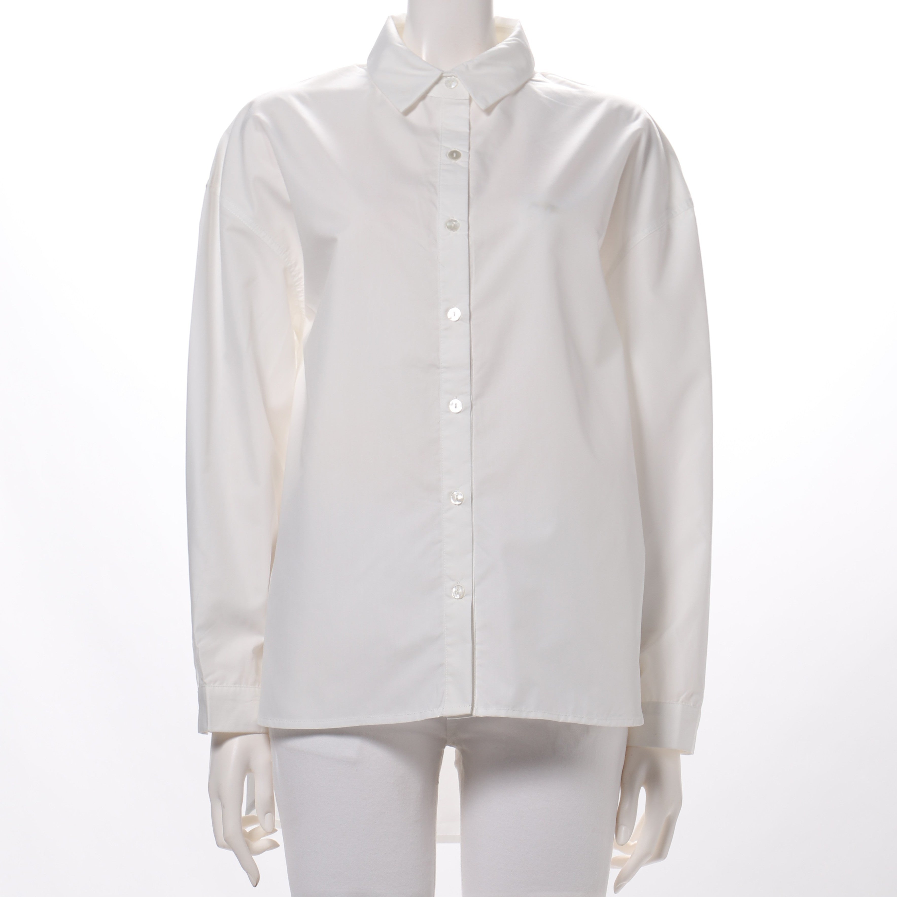 シンプルデザイン前開きシャツブラウス