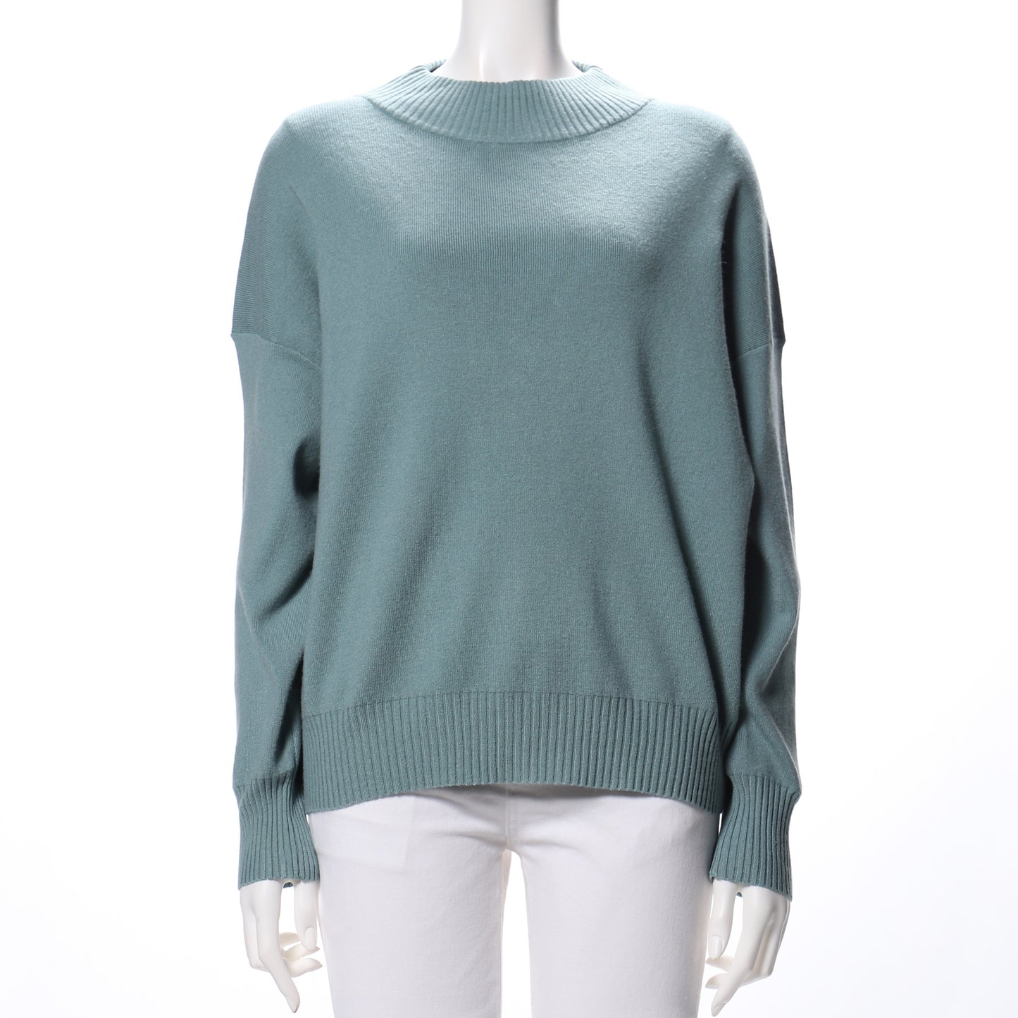 ゆったりデザインクルーネックニット