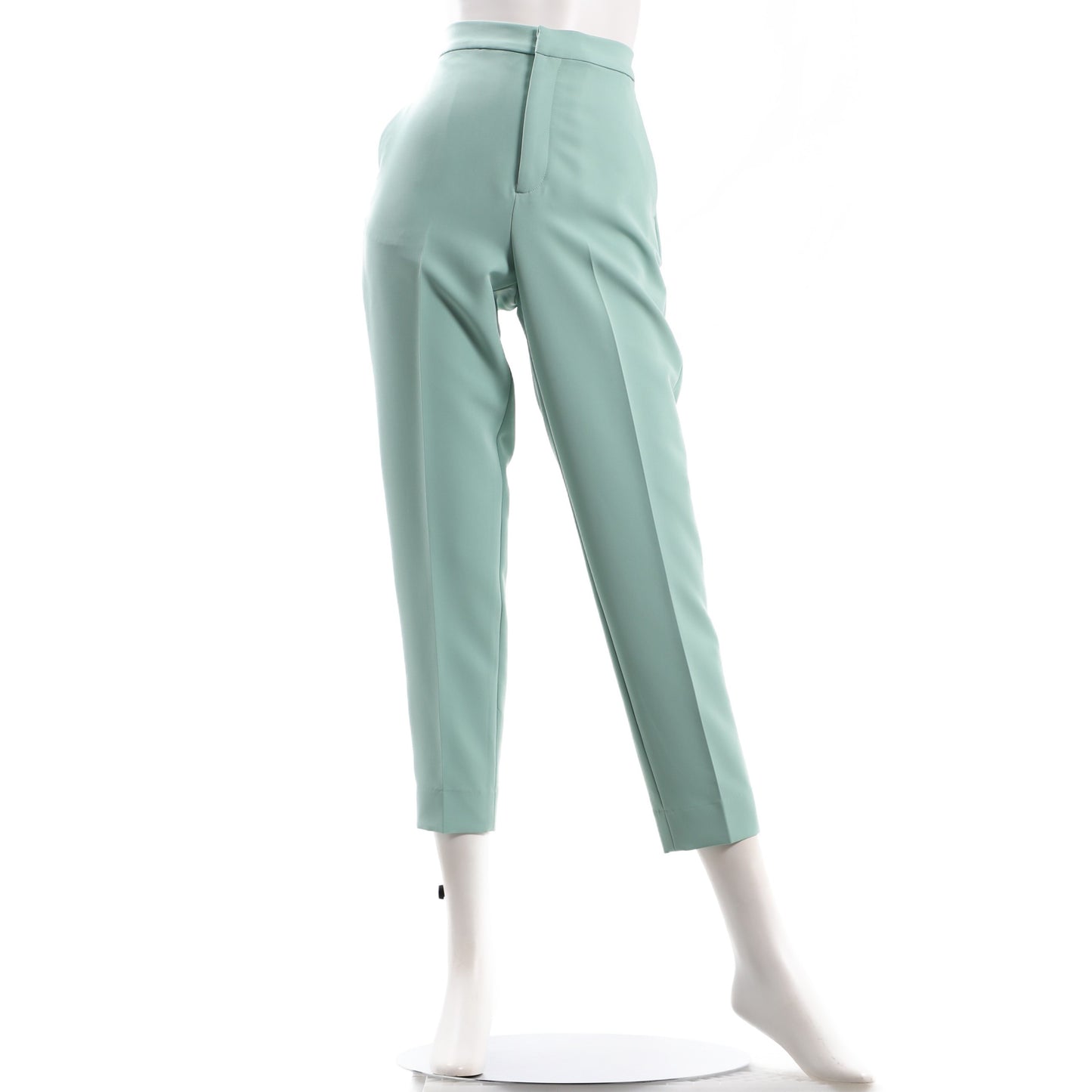 すっきりシルエットテーパードパンツ