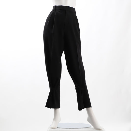 裾バックスリットタック入りテーパードパンツ