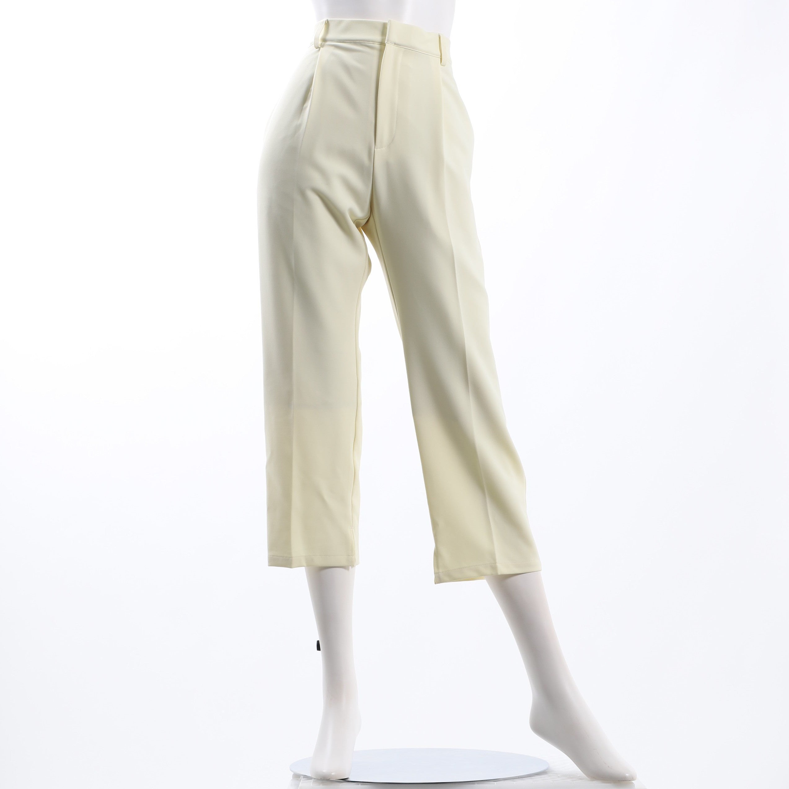 シンプルデザインタックテーパードパンツ