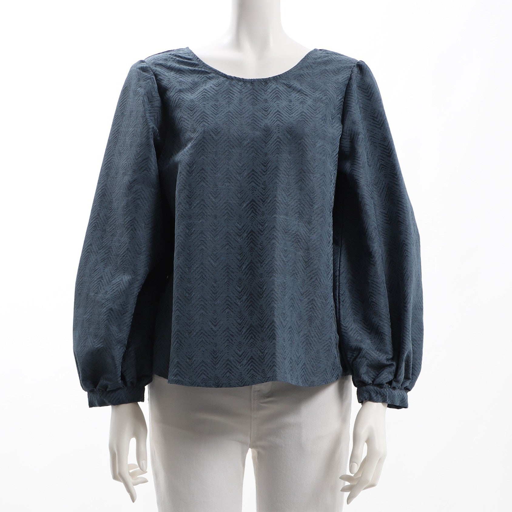 ふんわり袖ジャガード総柄ブラウス