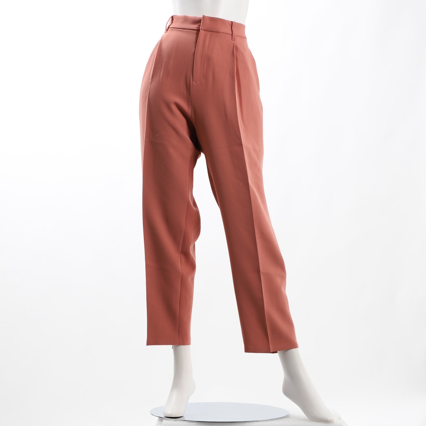 タック入りテーパードパンツ