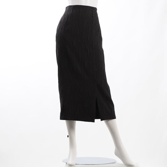 スッキリとしたイージーテーパードパンツ