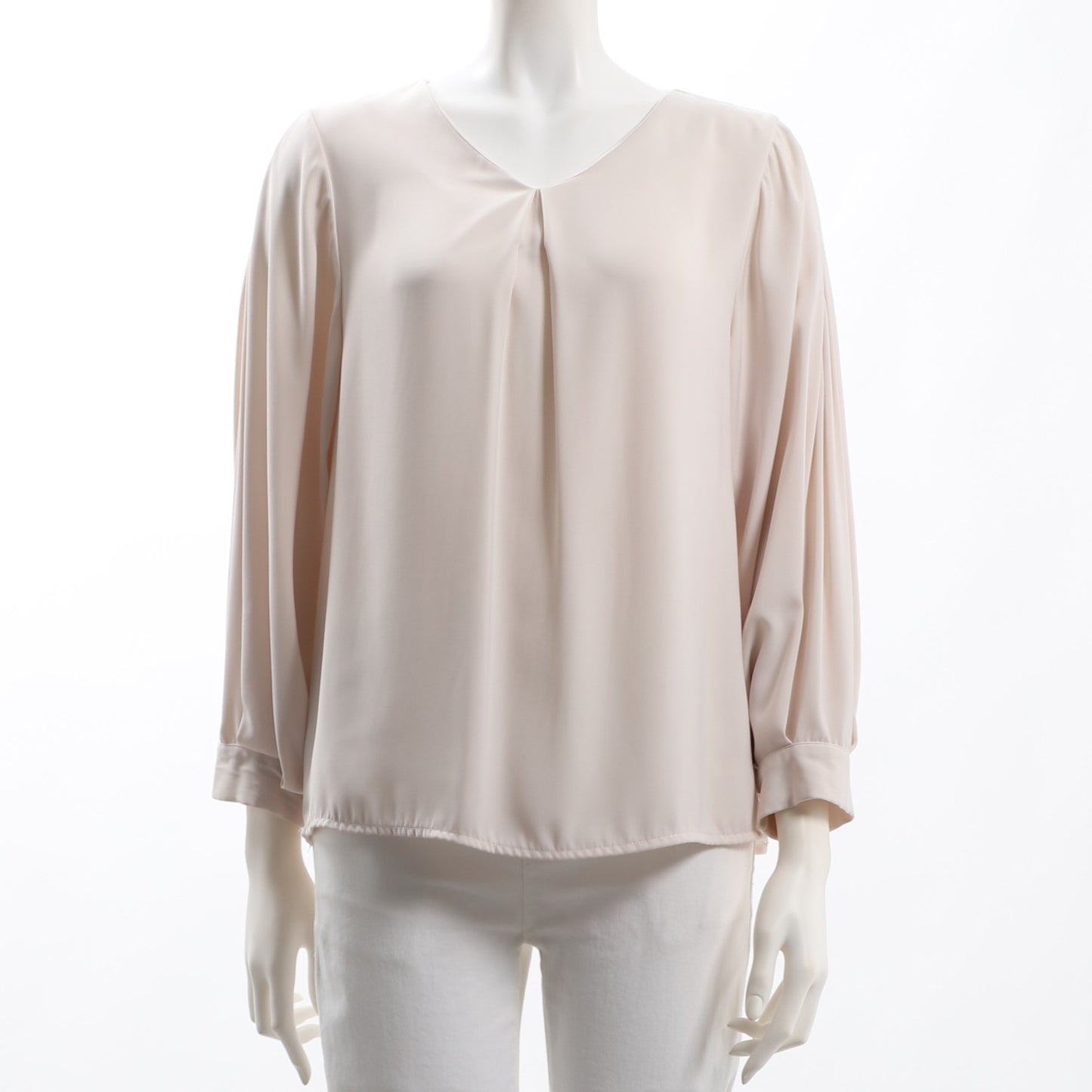 タック付きブラウス