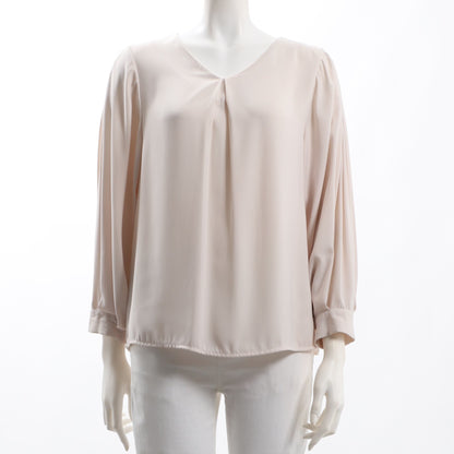 タック付きブラウス