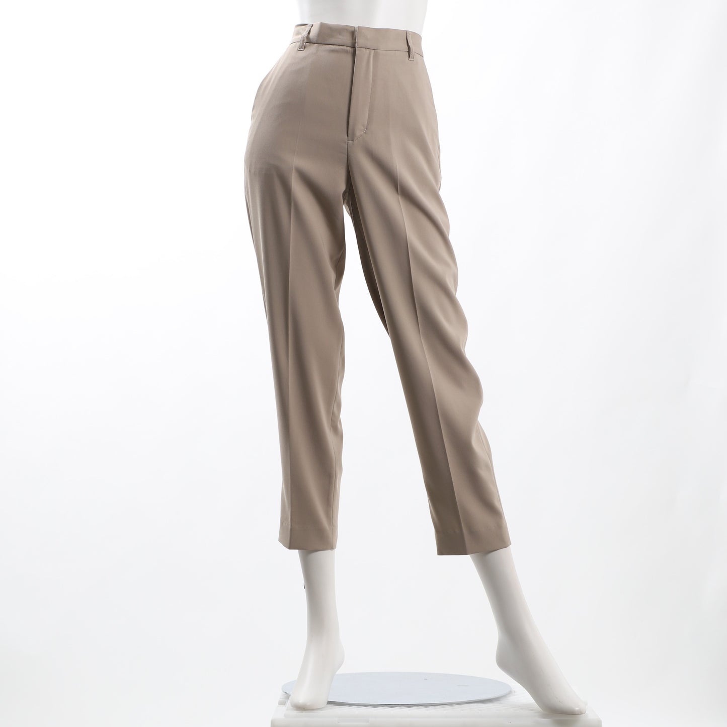 センタープレステーパードパンツ