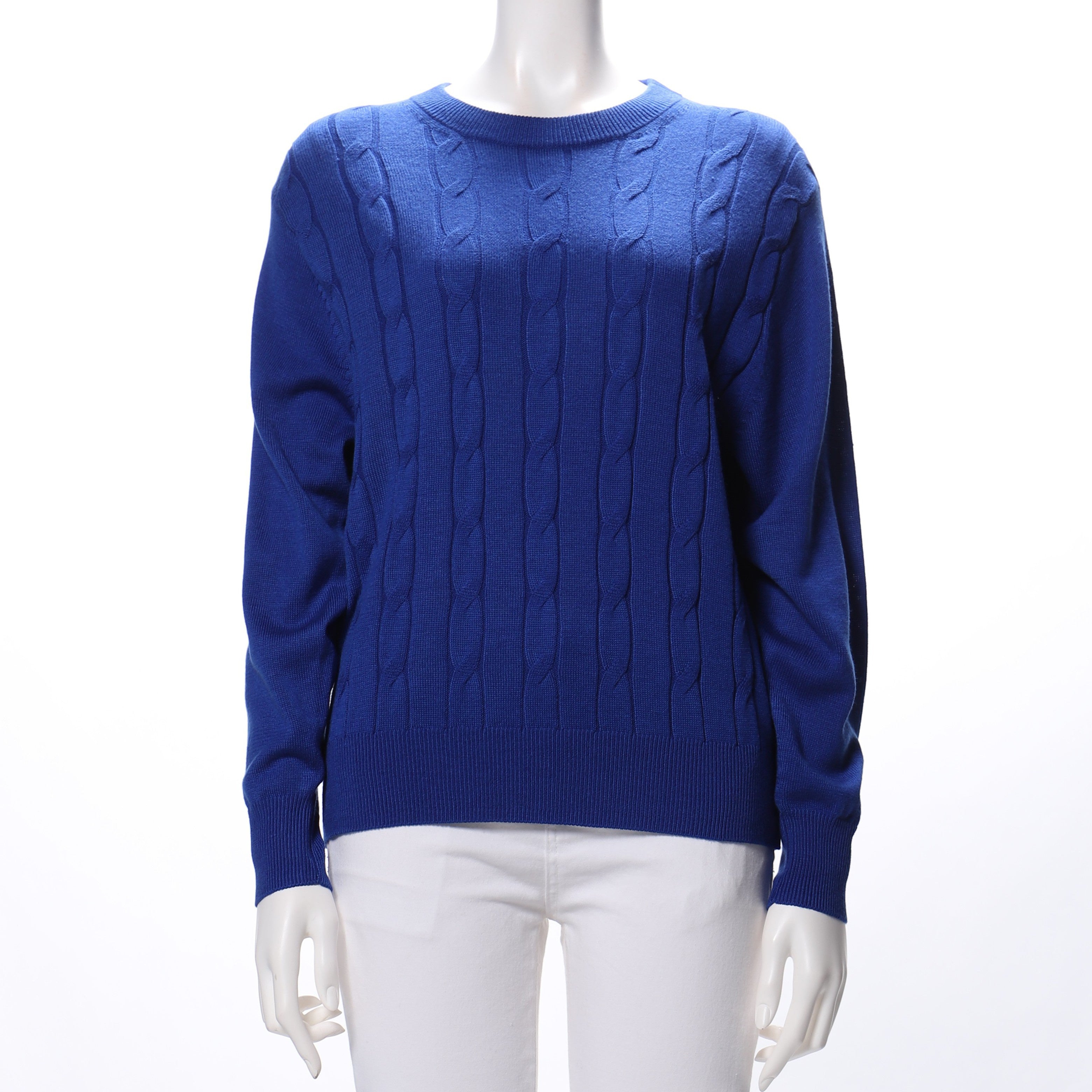 ケーブル模様ラウンドネックニット