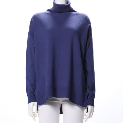 ドロップショルダーのタートルネックニット