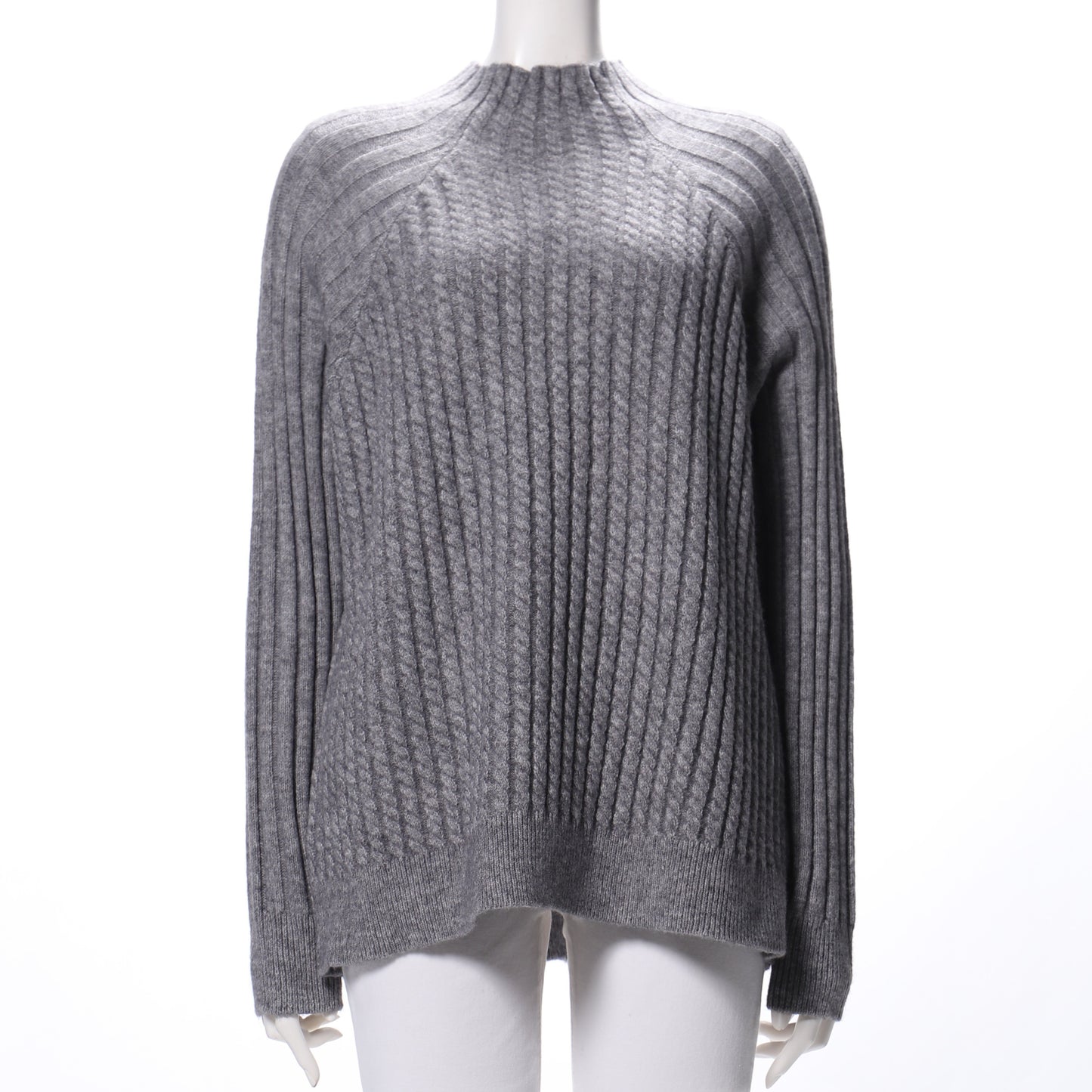 ケーブル編みボトルネックニット