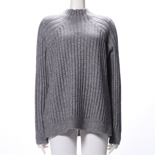 ケーブル編みボトルネックニット