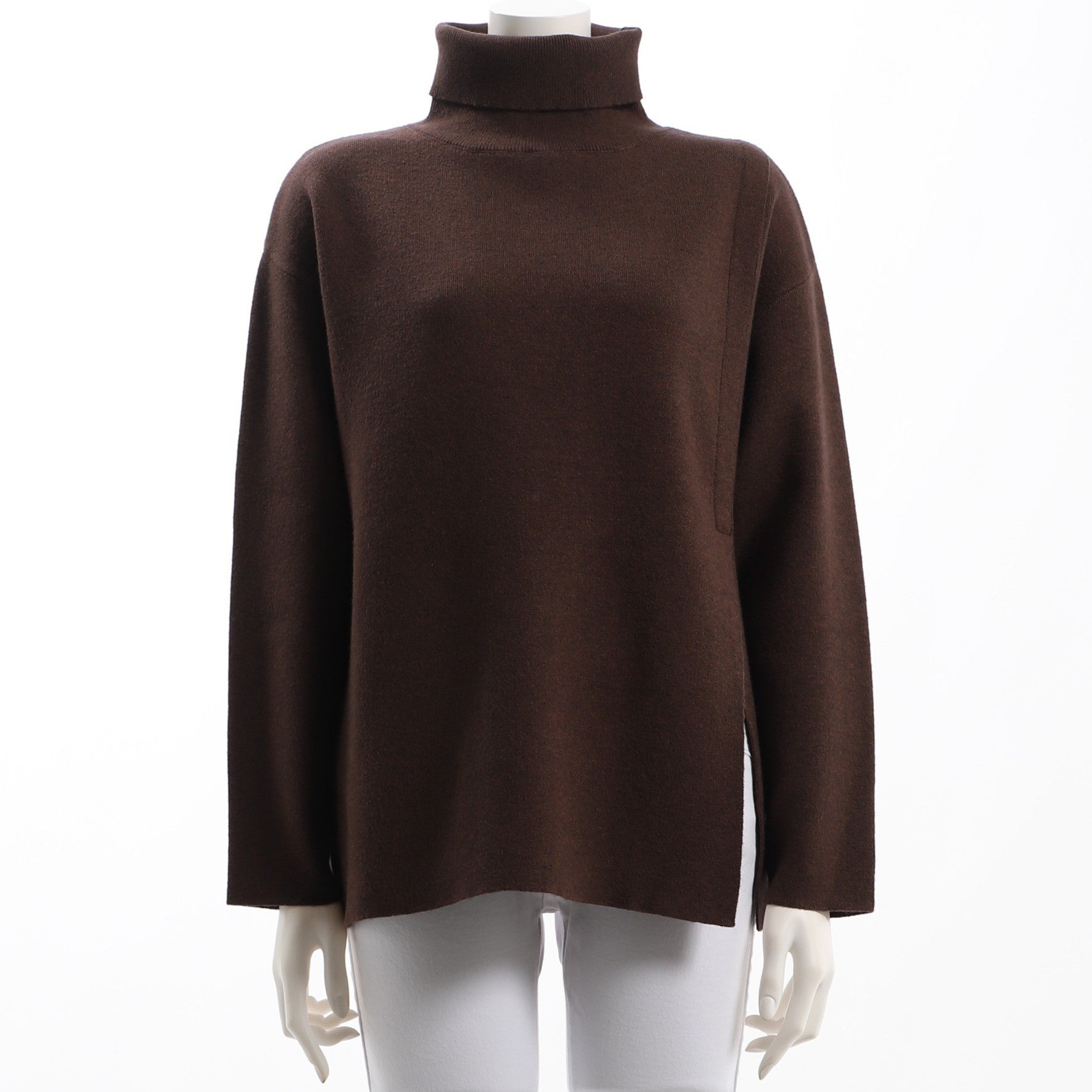 サイドスリットタートルネックニット