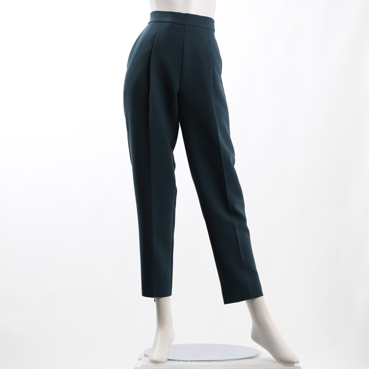 バックベルトデザインタック入りテーパードパンツ