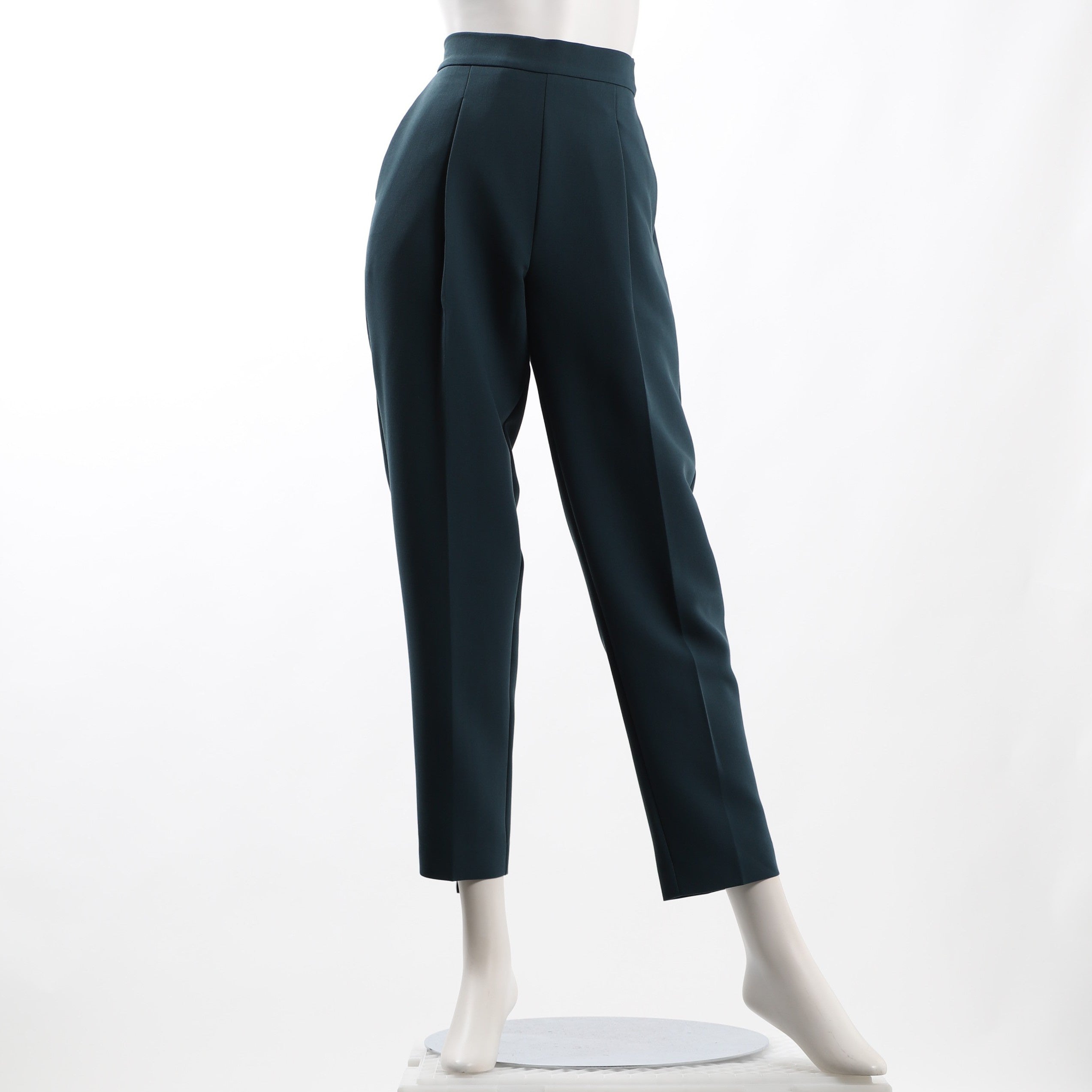 バックベルトデザインタック入りテーパードパンツ