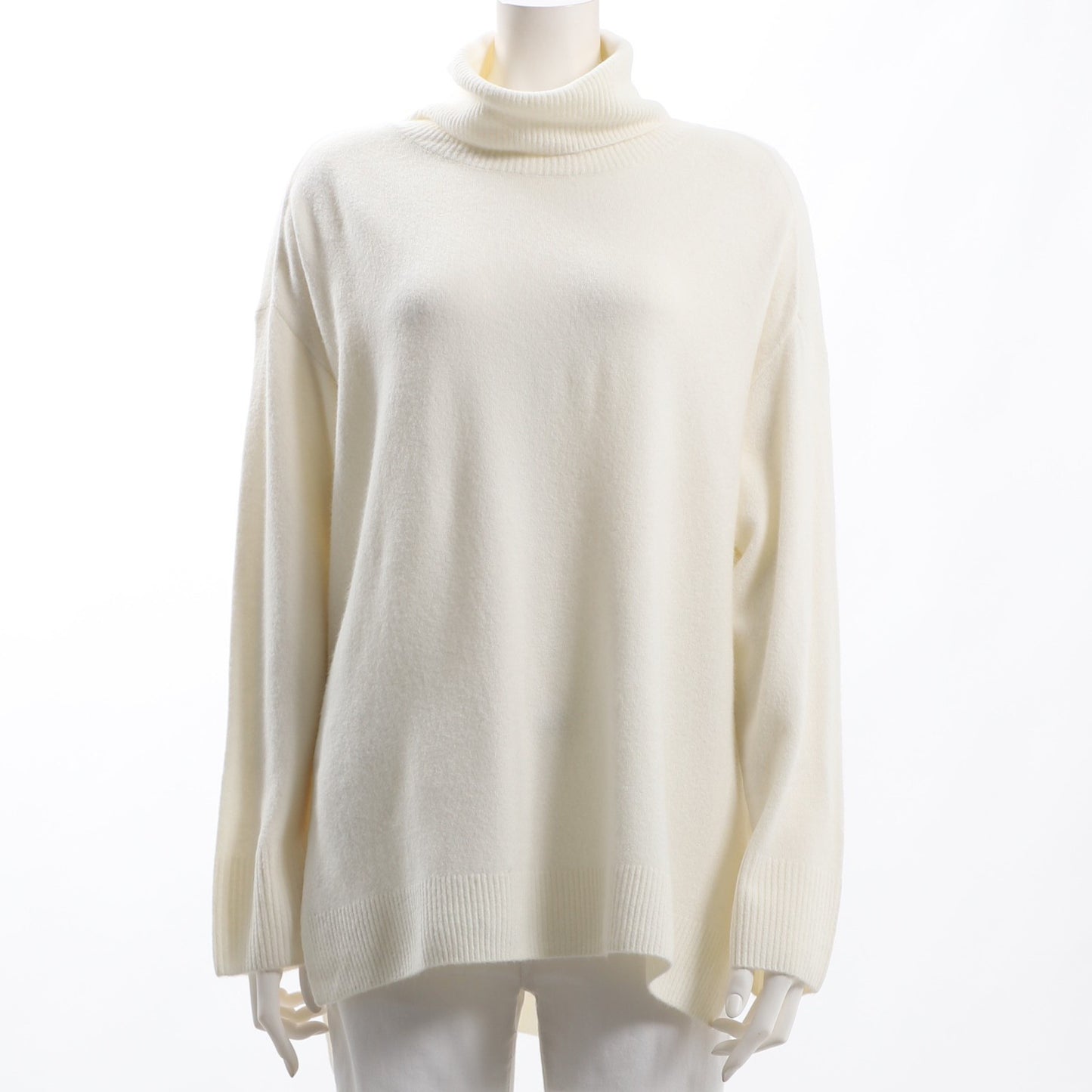 ゆったりシルエットタートルネックニット