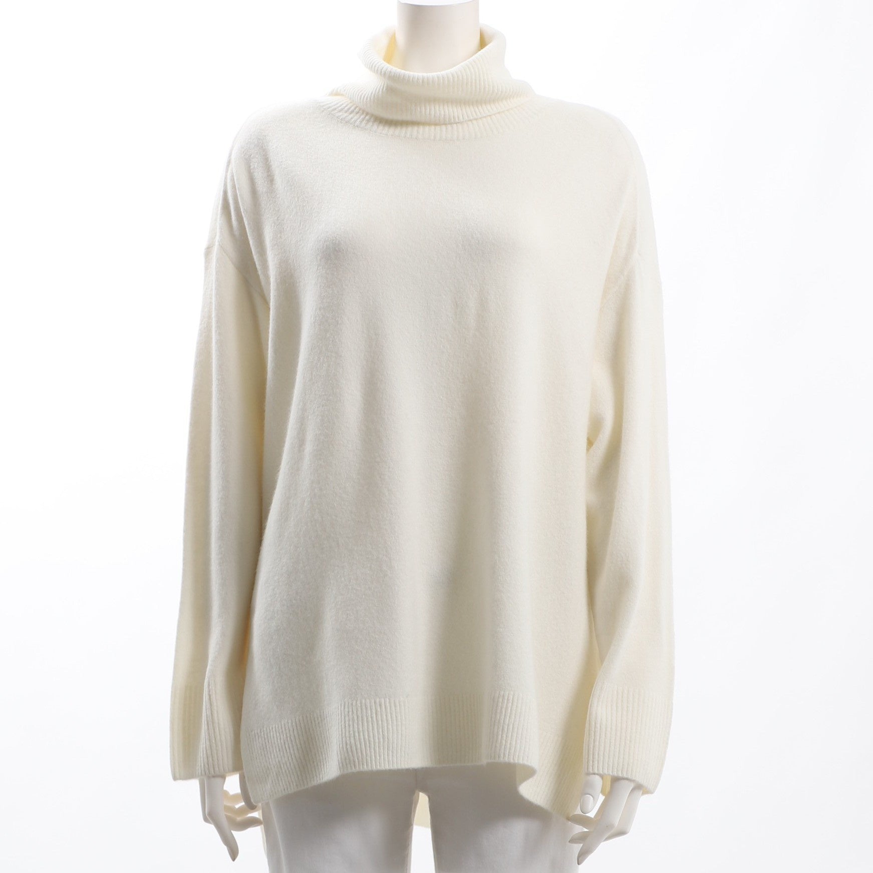 ゆったりシルエットタートルネックニット