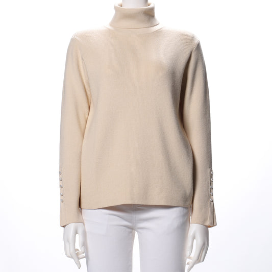 タートルネックパールボタンニット