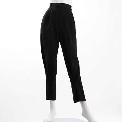 裾バックスリットタック入りテーパードパンツ