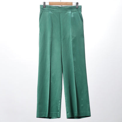 光沢感のある素材ワイドパンツ