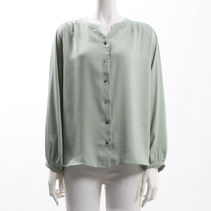 前ボタンデザインブラウス