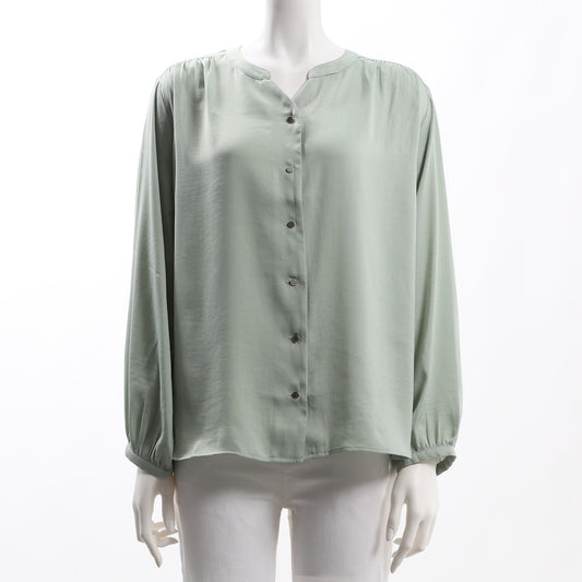 前ボタンデザインブラウス