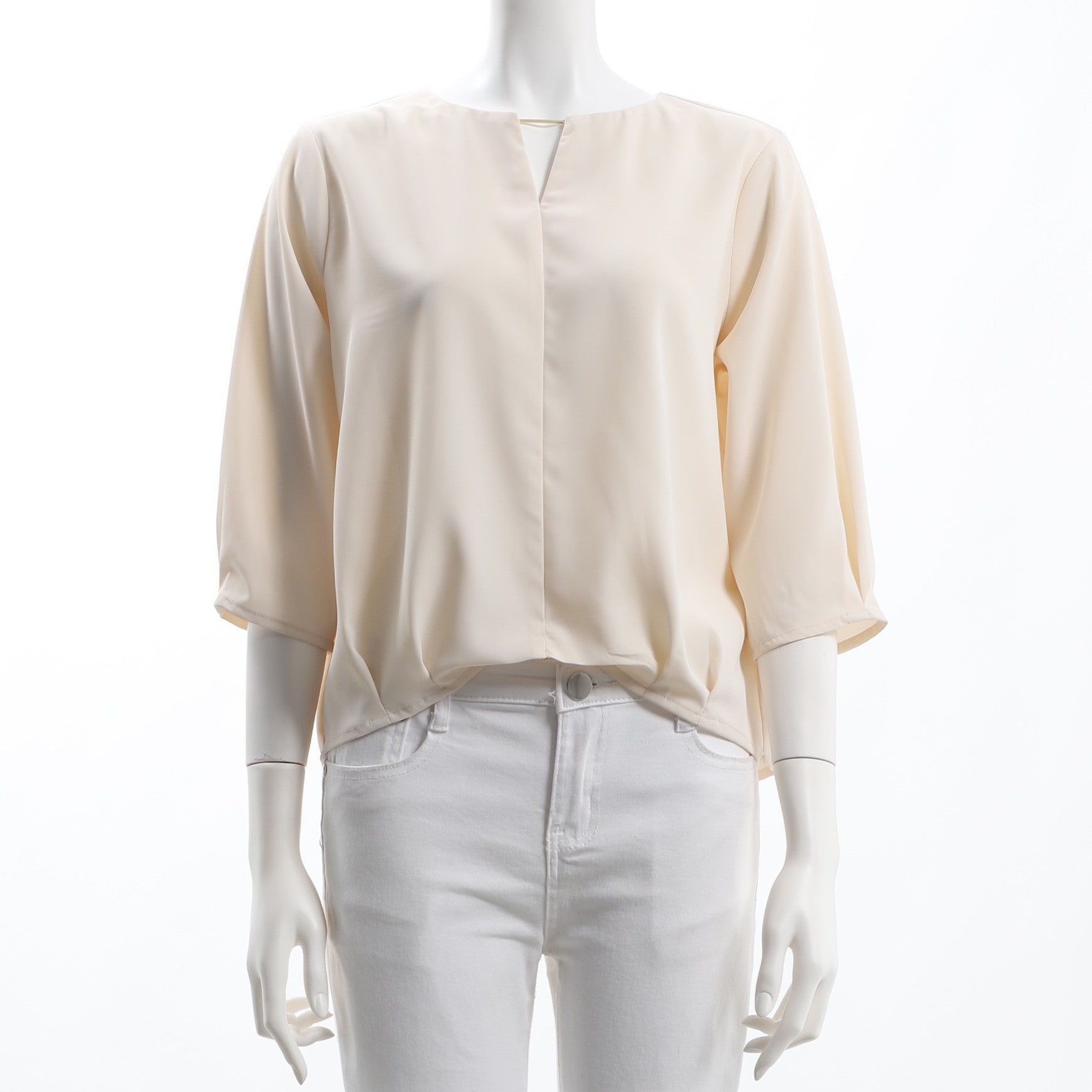 ネックラインメタルパーツブラウス