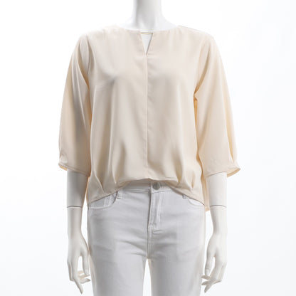 ネックラインメタルパーツブラウス