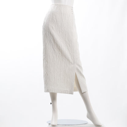 スッキリとしたイージーテーパードパンツ