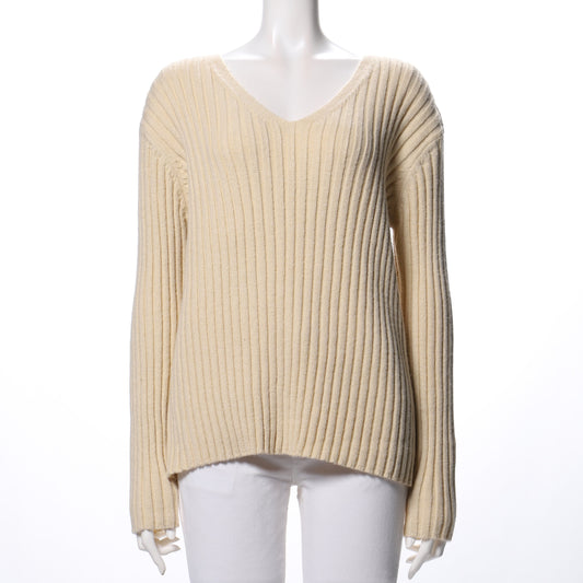 太めのリブVネックニット