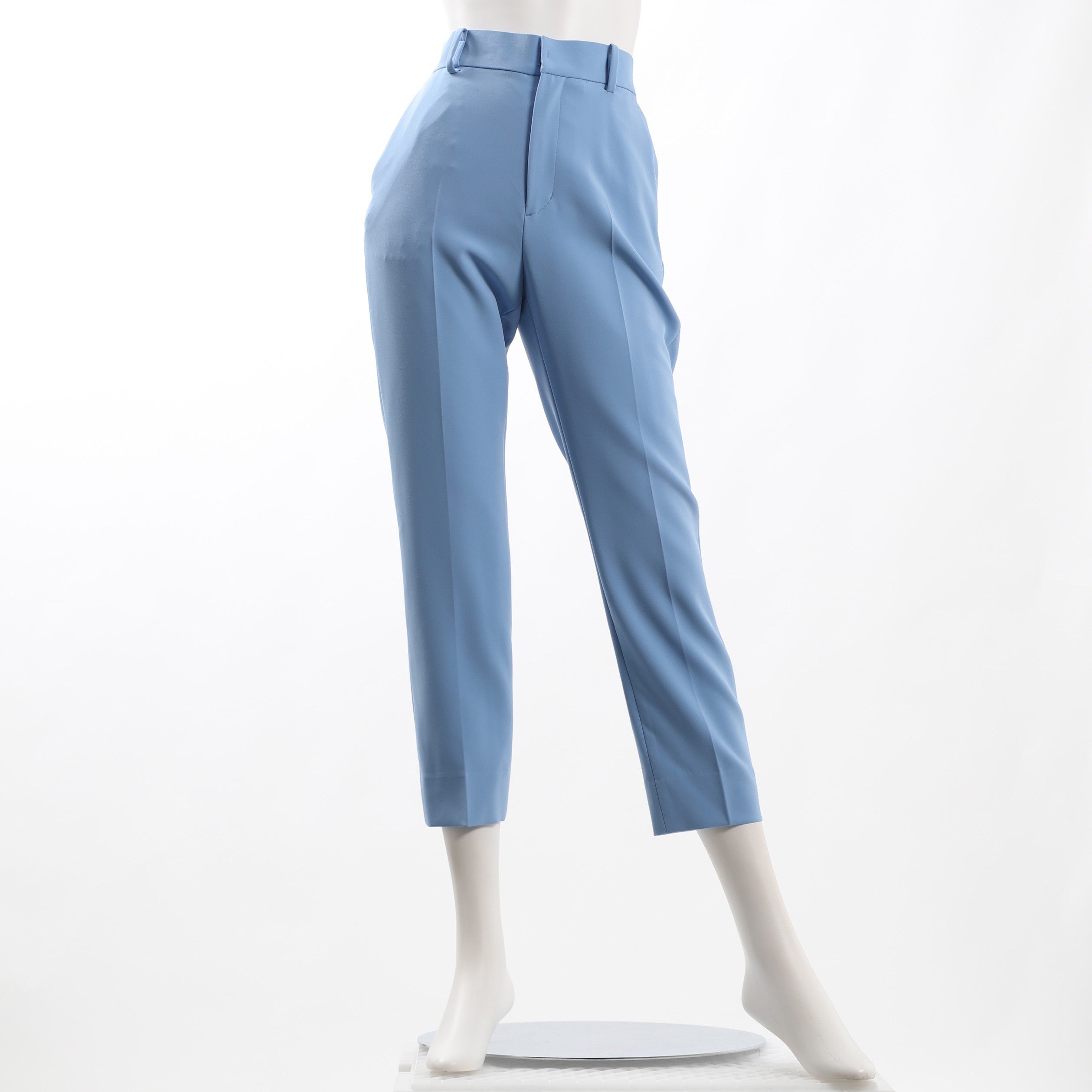 テーパードパンツ