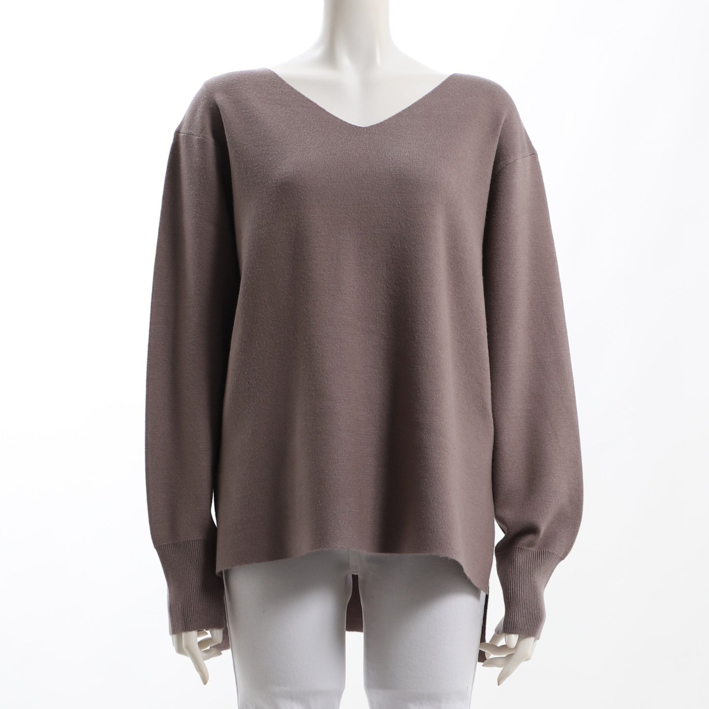 バックテールデザインVネックニット