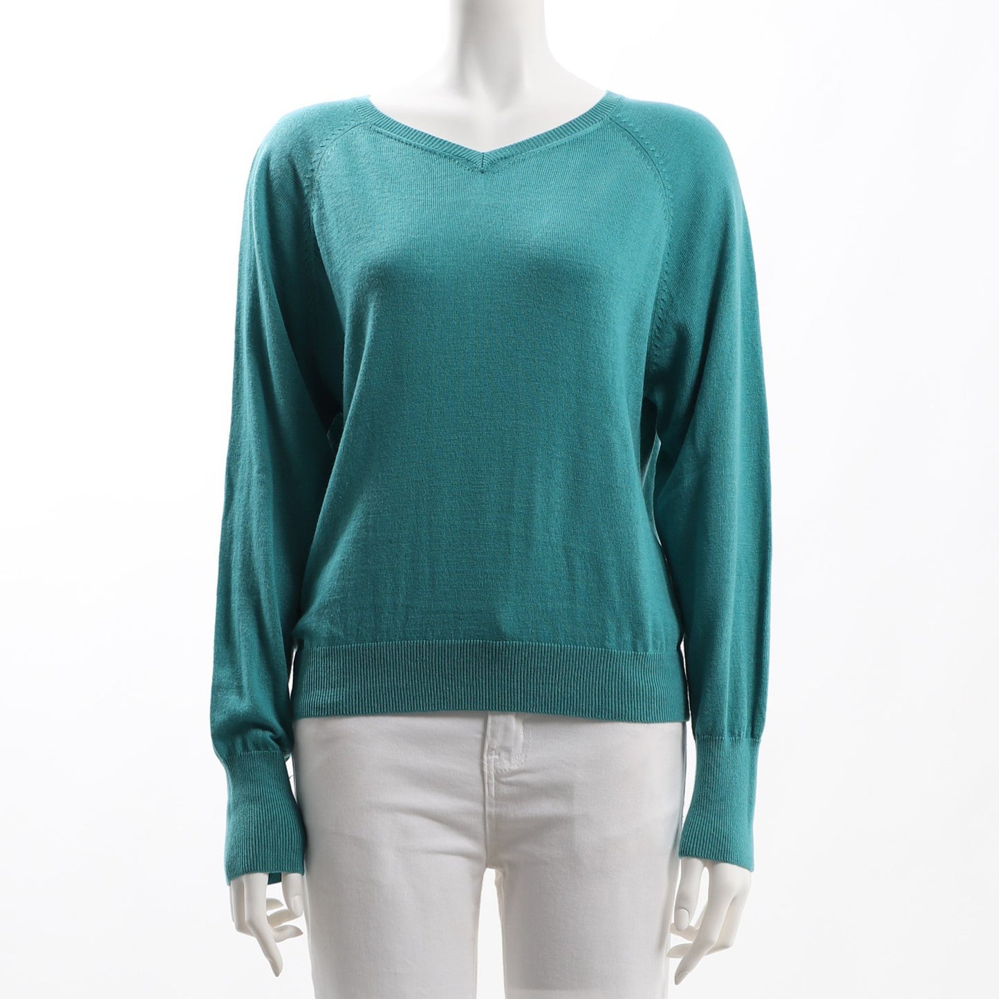 シンプルデザインニット