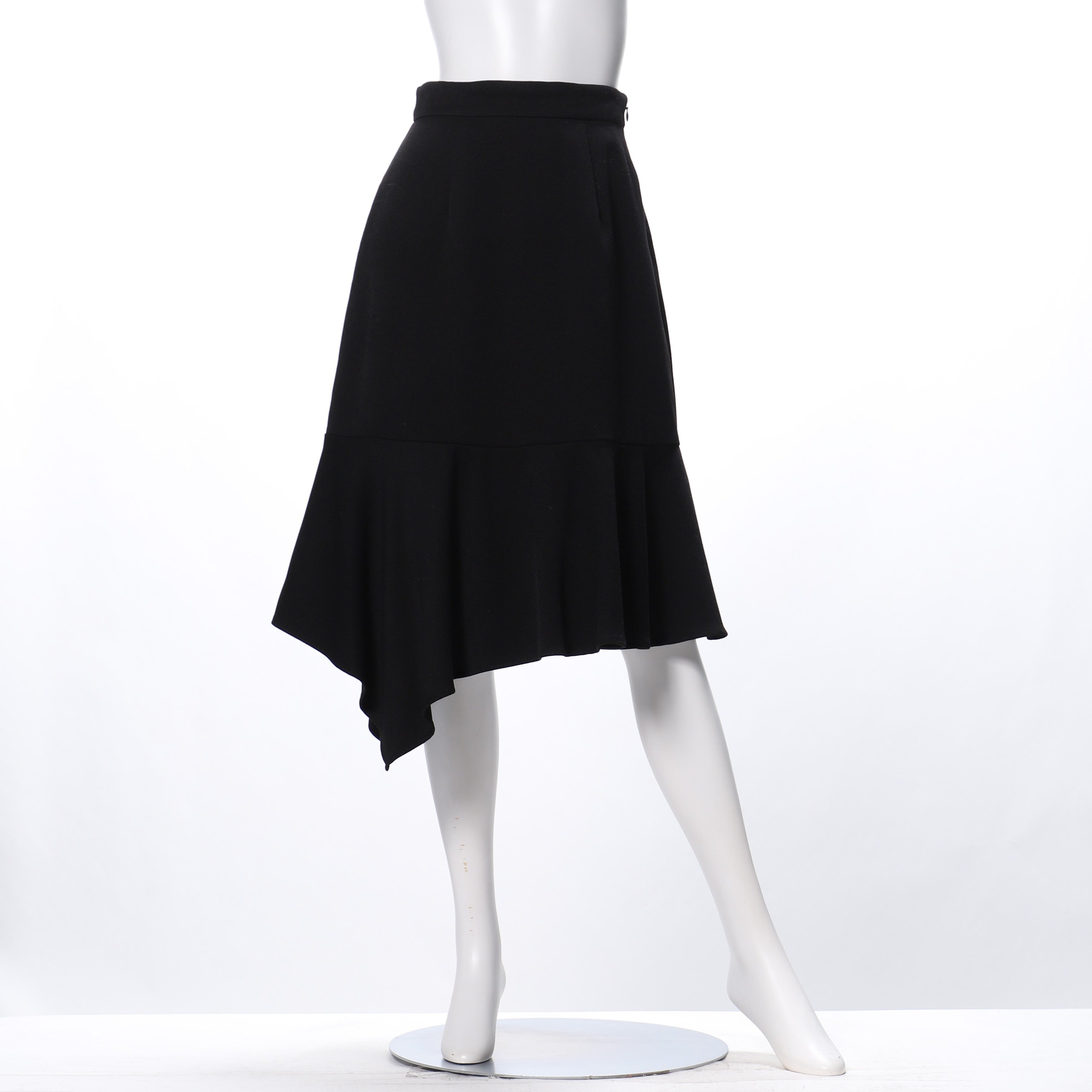 アシンメトリーヘムトランペットスカート