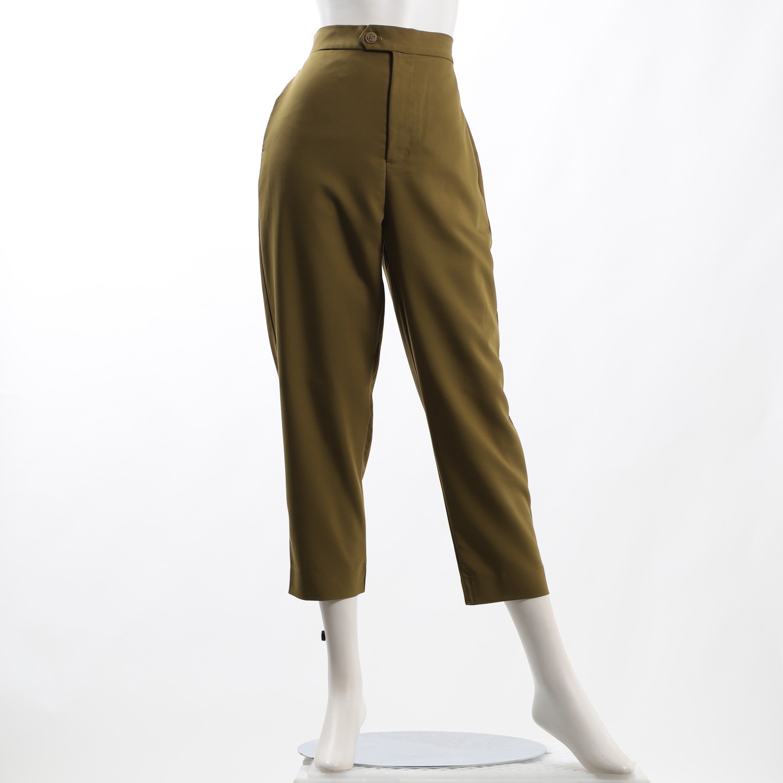 シンプルテーパードパンツ