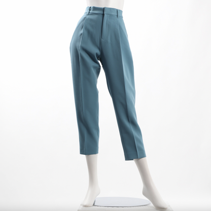 タック入りテーパードパンツ