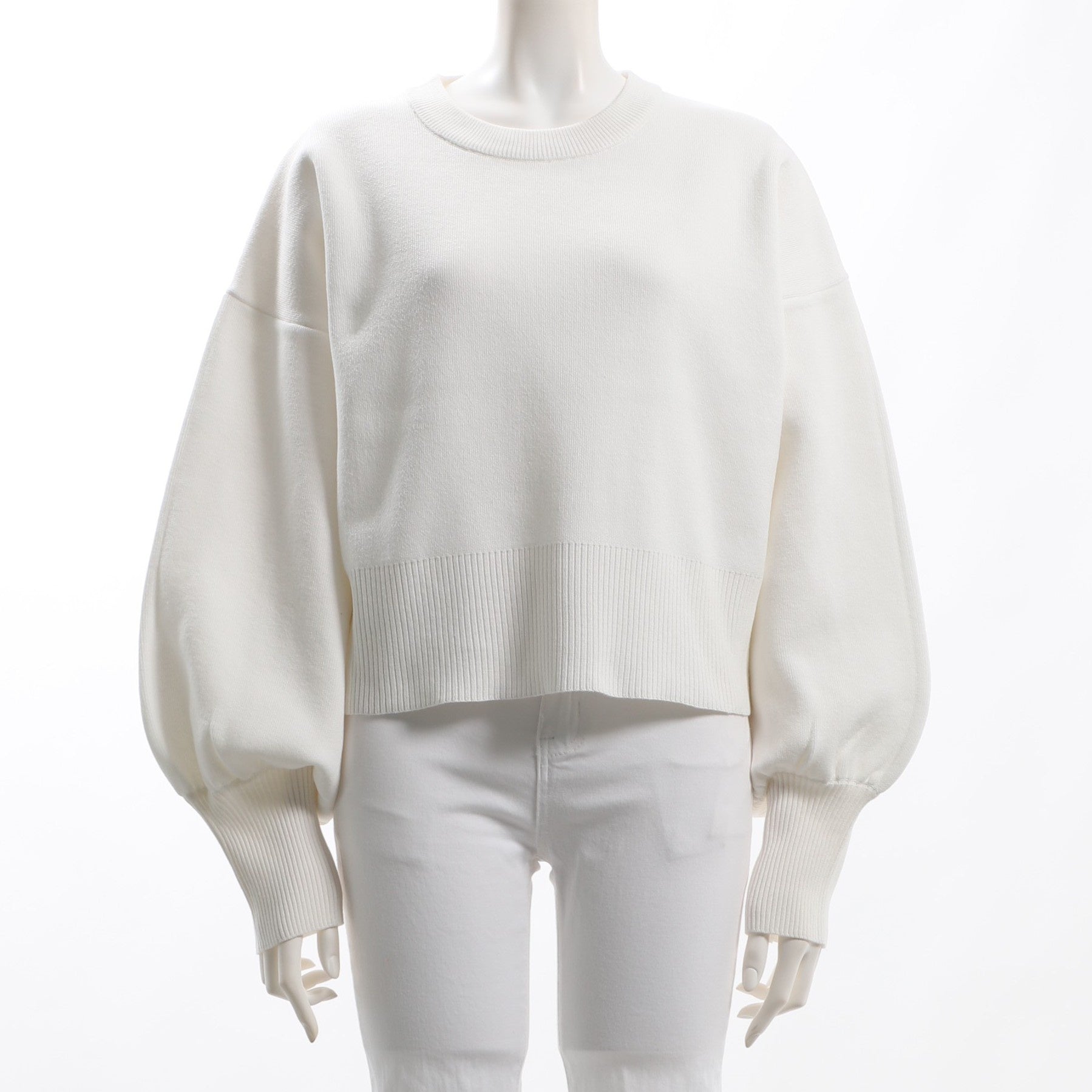 ショート丈クルーネックニット